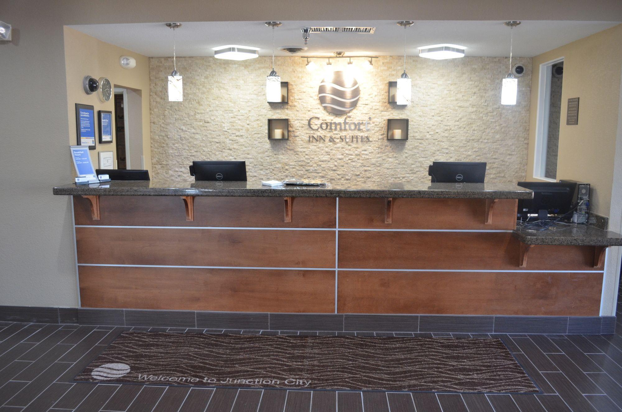Comfort Inn & Suites Junction City - Near Fort Riley Dış mekan fotoğraf