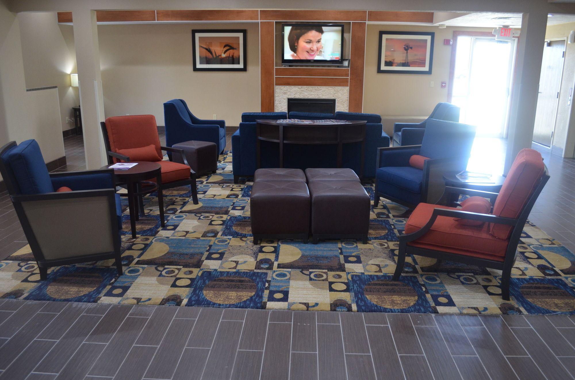 Comfort Inn & Suites Junction City - Near Fort Riley Dış mekan fotoğraf