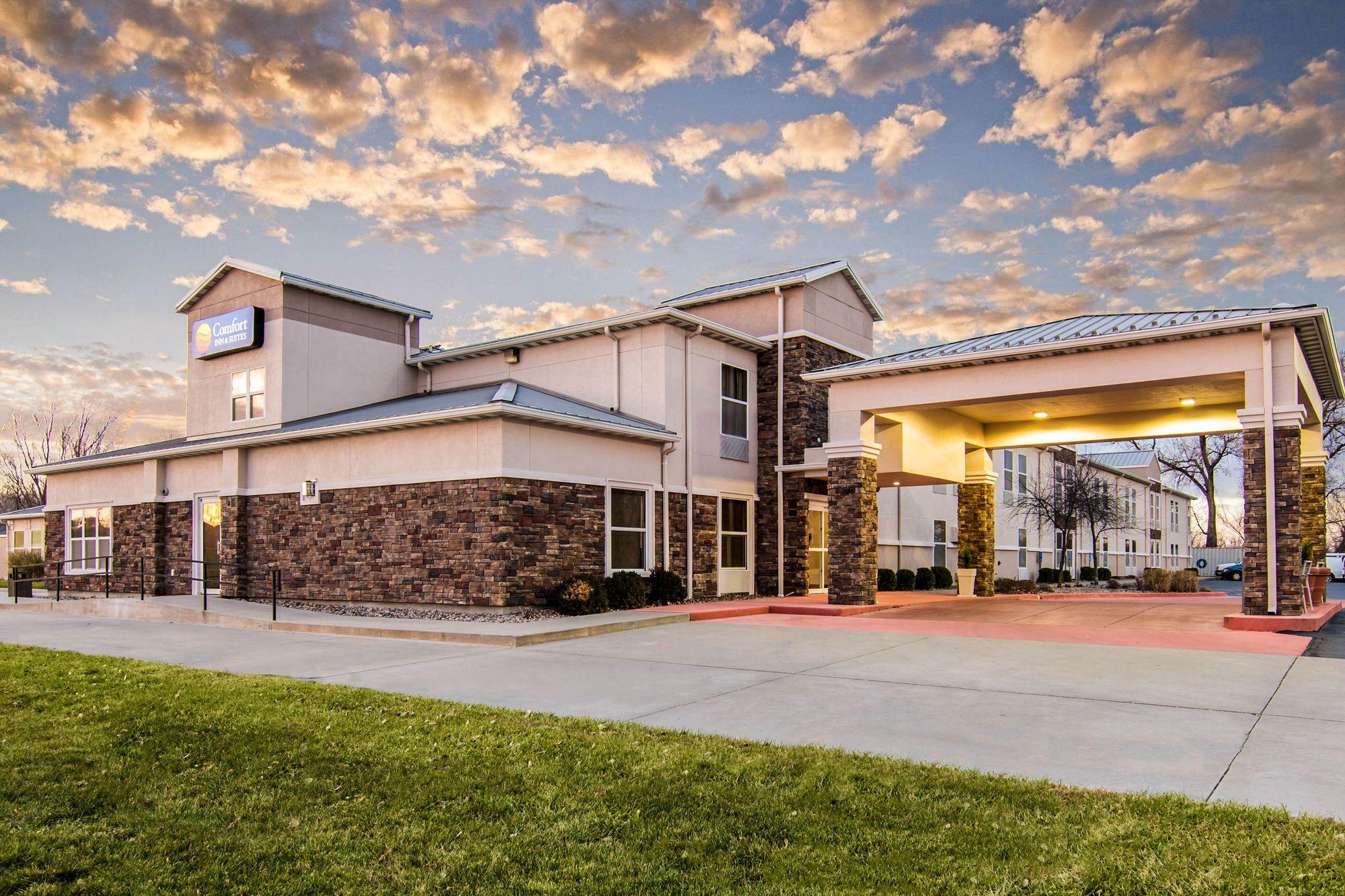 Comfort Inn & Suites Junction City - Near Fort Riley Dış mekan fotoğraf