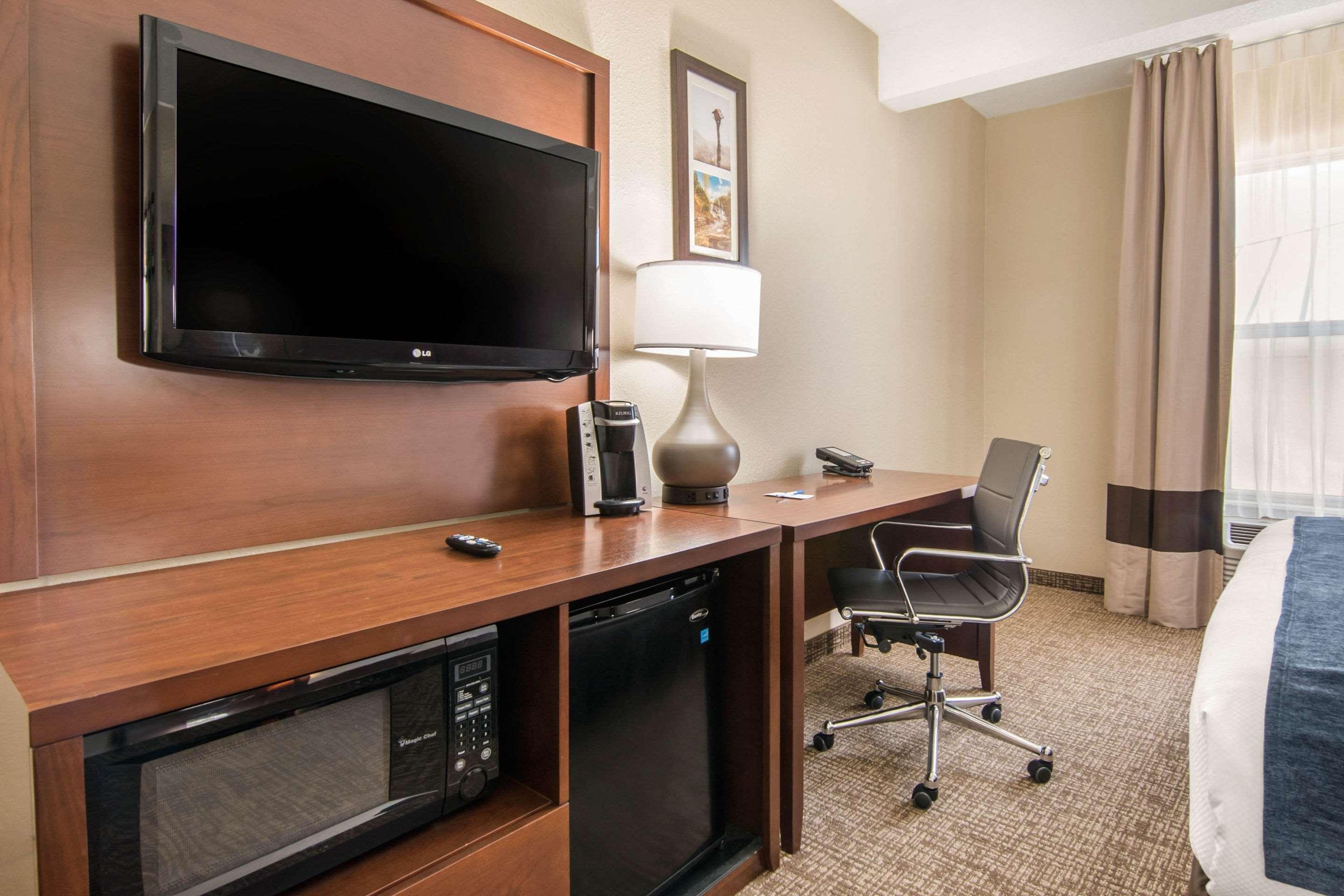 Comfort Inn & Suites Junction City - Near Fort Riley Dış mekan fotoğraf