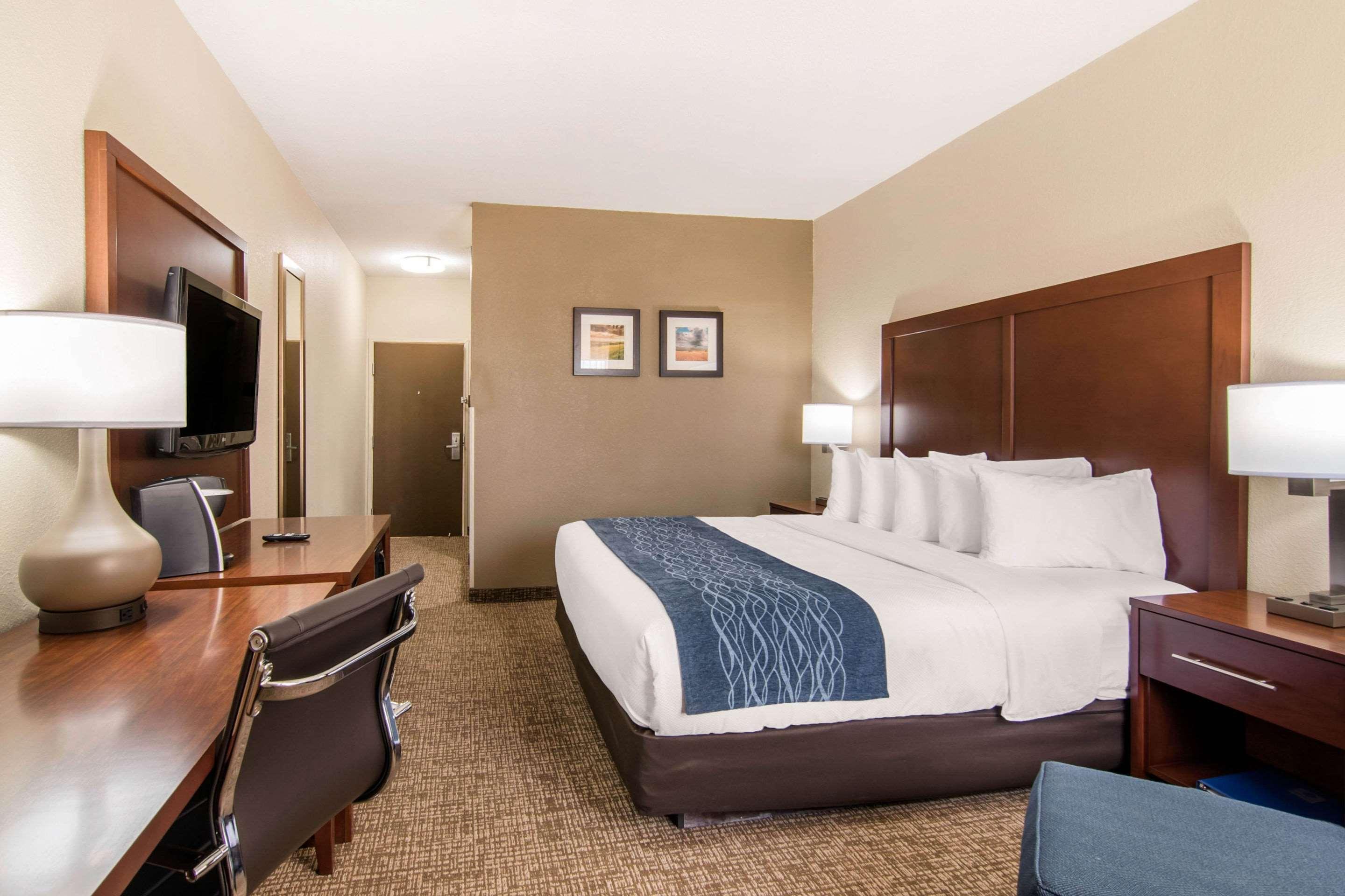 Comfort Inn & Suites Junction City - Near Fort Riley Dış mekan fotoğraf