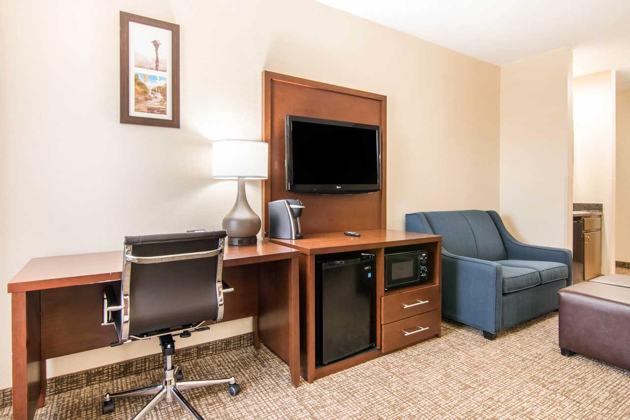 Comfort Inn & Suites Junction City - Near Fort Riley Dış mekan fotoğraf