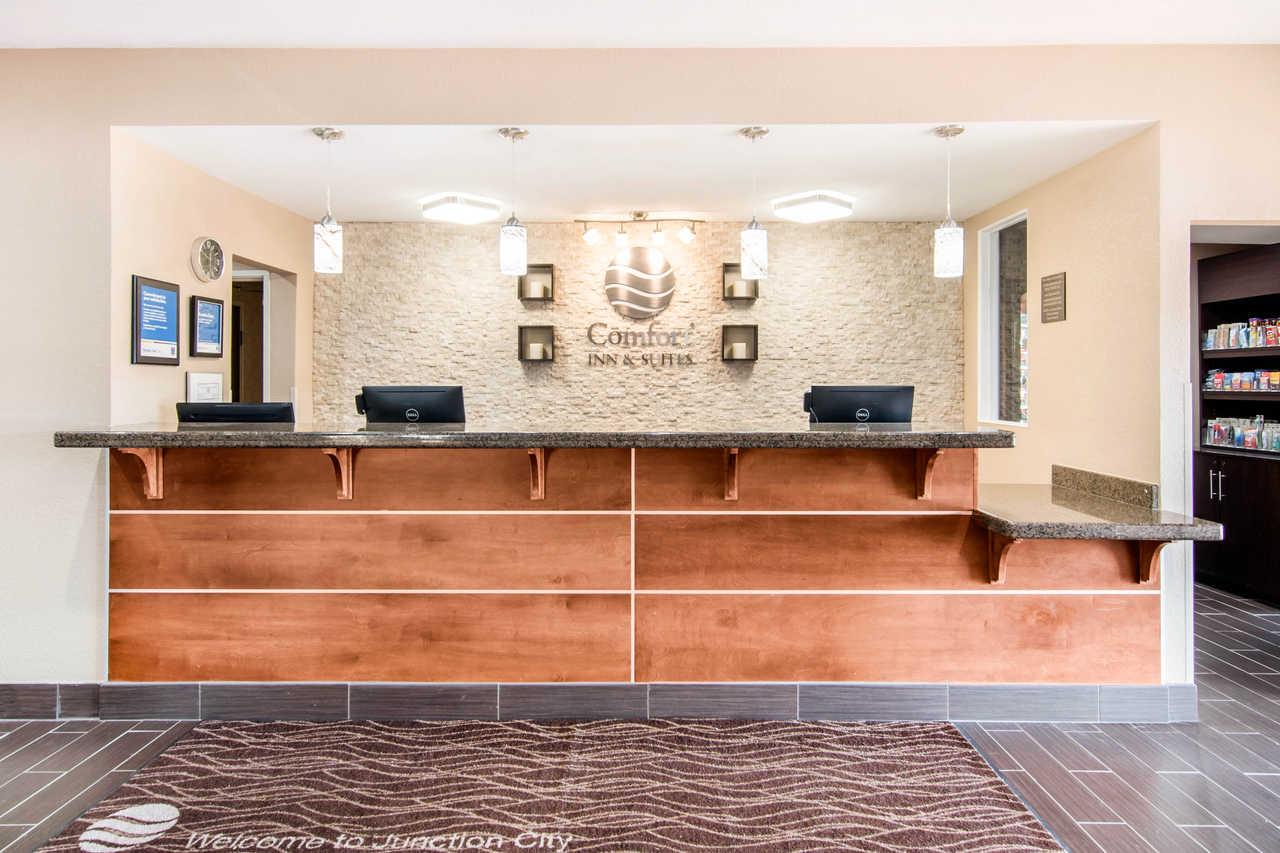 Comfort Inn & Suites Junction City - Near Fort Riley Dış mekan fotoğraf