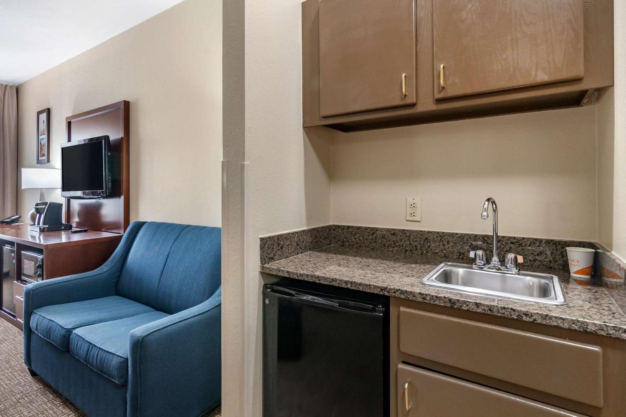 Comfort Inn & Suites Junction City - Near Fort Riley Dış mekan fotoğraf