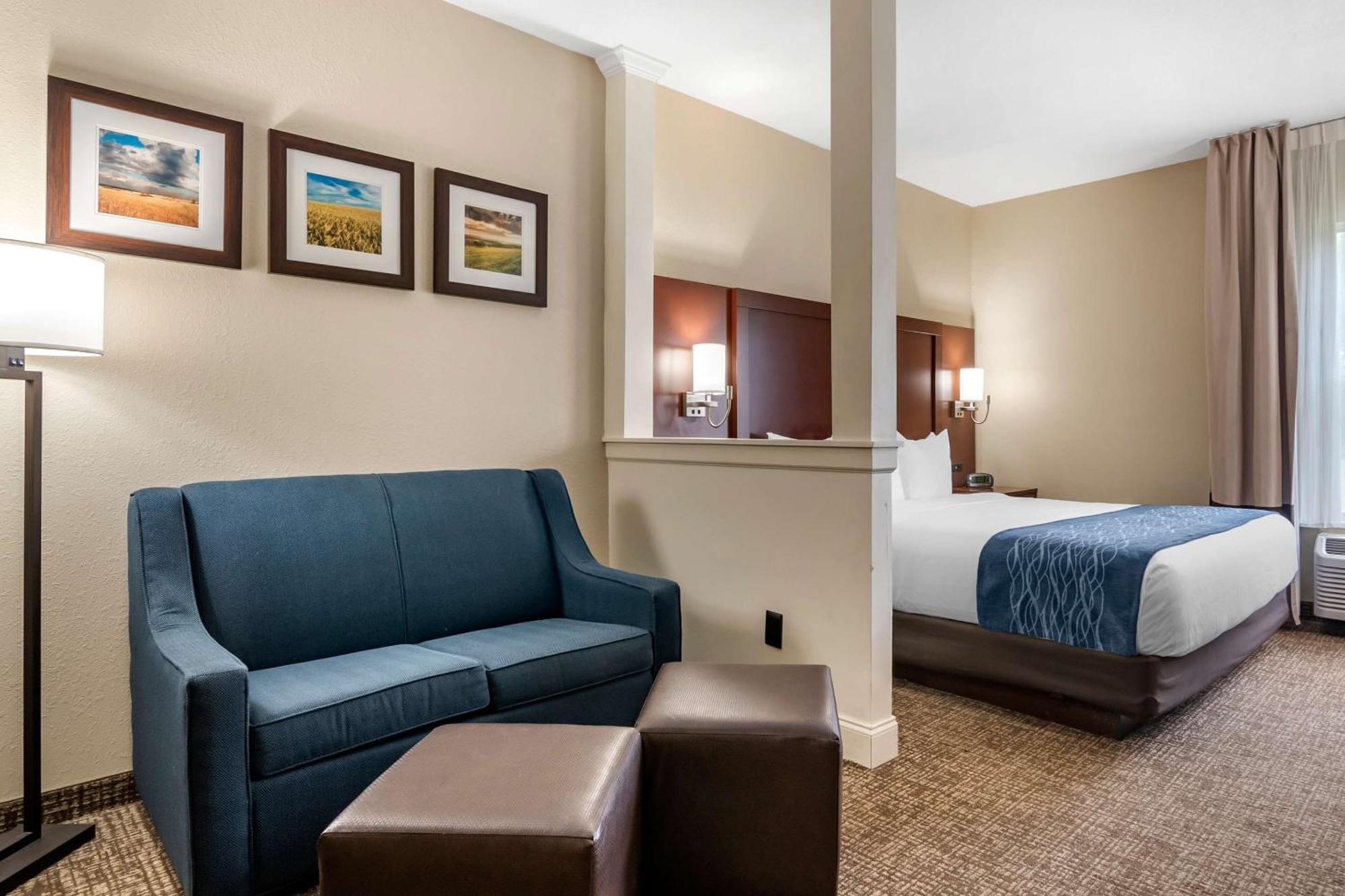 Comfort Inn & Suites Junction City - Near Fort Riley Dış mekan fotoğraf
