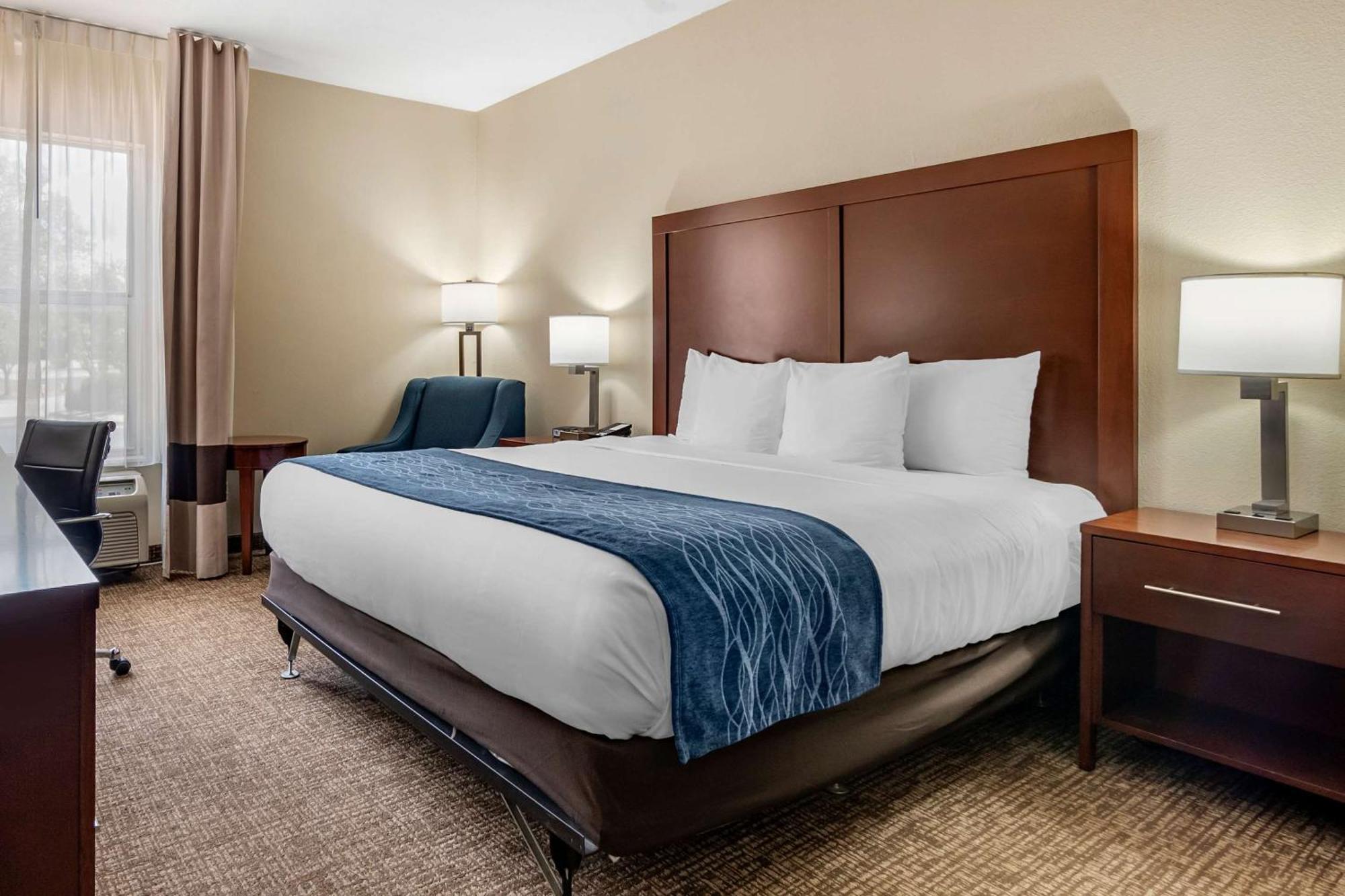 Comfort Inn & Suites Junction City - Near Fort Riley Dış mekan fotoğraf