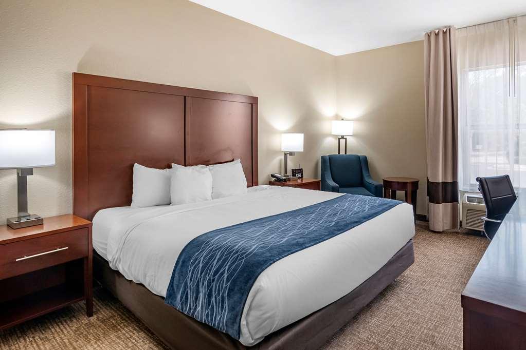 Comfort Inn & Suites Junction City - Near Fort Riley Oda fotoğraf